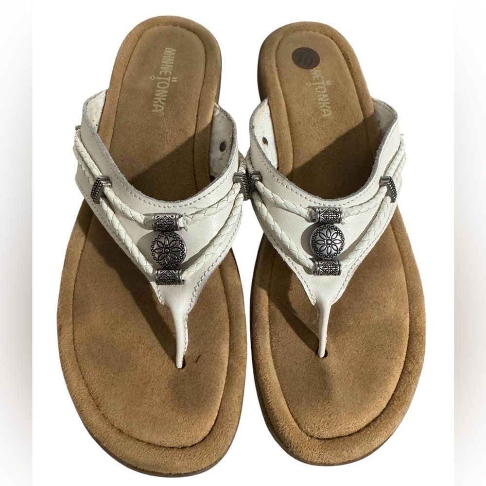 Minnetonka Silverthorne 360 White Thong Sandals Leather Silver Accents Size 10